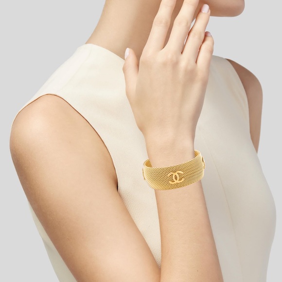 CHANEL CC GOLD-PLATED MESH BANGLE BRACELET - VINTAGE 97P - Picture 7 of 7